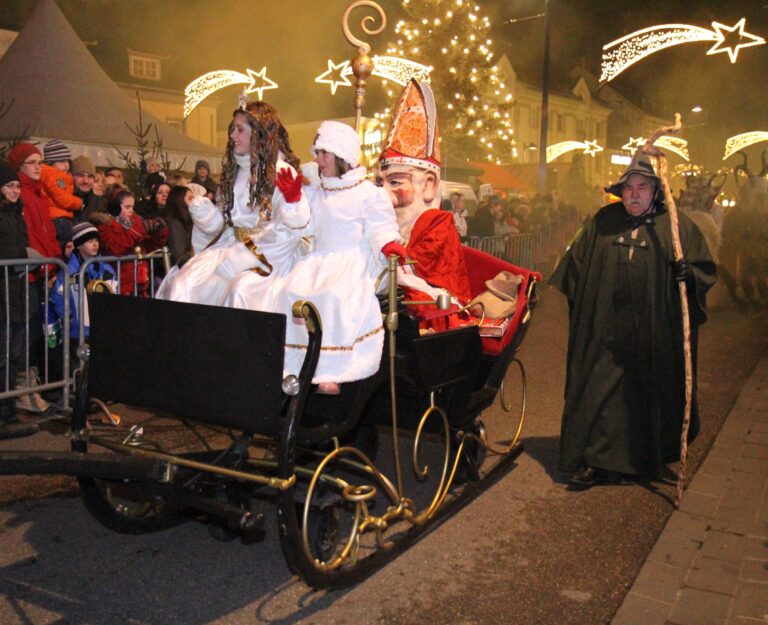 Nikolaus & Engerl in der Kutsche